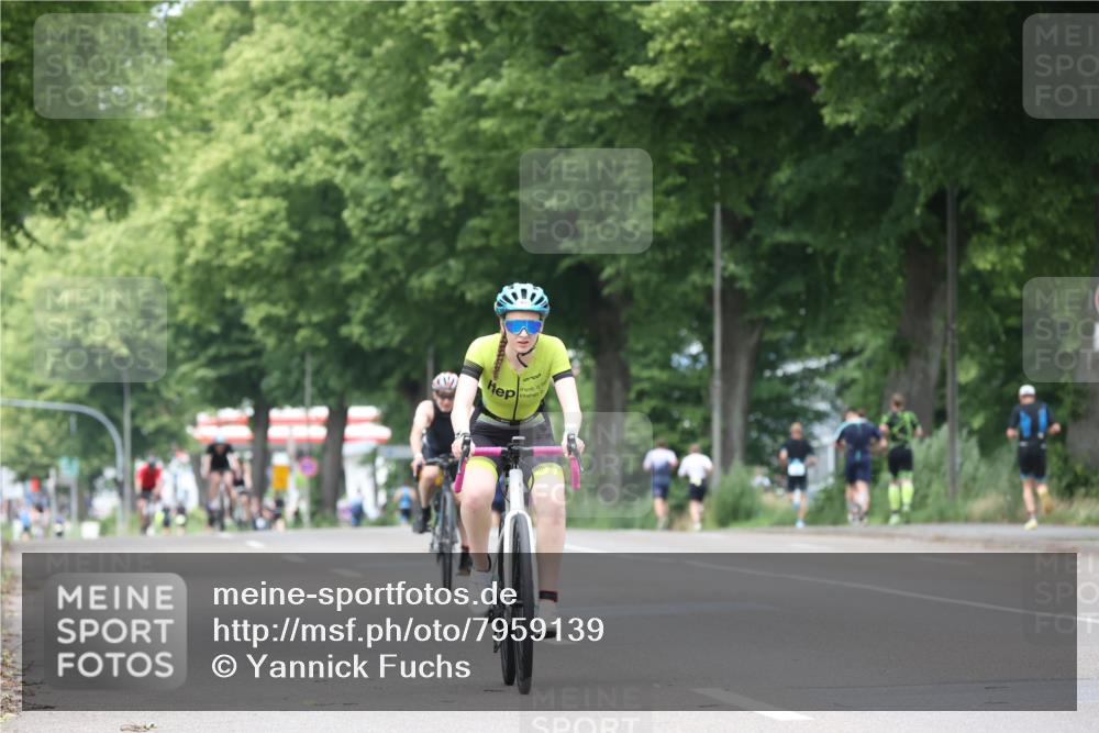 15.06.2025 - 7 Türme Triathlon Yannick Fuchs http://msf.ph/oto/7959139 15.06.2025 13:47:23 Radfahren 785, 931, 1174 meine-sportfotos.de
