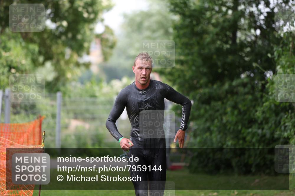 15.06.2025 - 7 Türme Triathlon Michael Strokosch http://msf.ph/oto/7959144 15.06.2025 12:07:33 Schwimmen 460, 618 meine-sportfotos.de