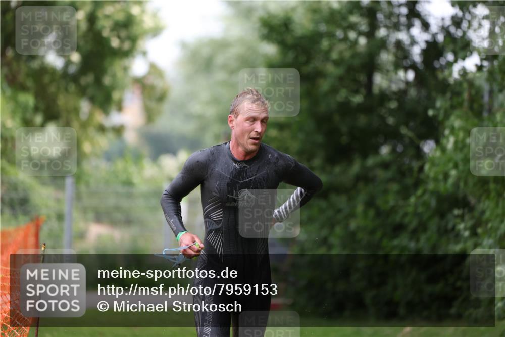 15.06.2025 - 7 Türme Triathlon Michael Strokosch http://msf.ph/oto/7959153 15.06.2025 12:07:33 Schwimmen 460, 618 meine-sportfotos.de