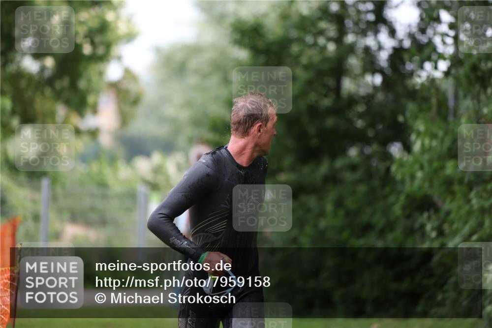 15.06.2025 - 7 Türme Triathlon Michael Strokosch http://msf.ph/oto/7959158 15.06.2025 12:07:34 Schwimmen 460, 618 meine-sportfotos.de