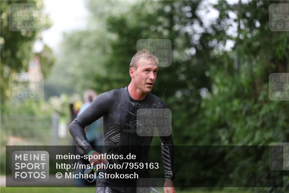 15.06.2025 - 7 Türme Triathlon Michael Strokosch http://msf.ph/oto/7959163 15.06.2025 12:07:34 Schwimmen 460, 618 meine-sportfotos.de