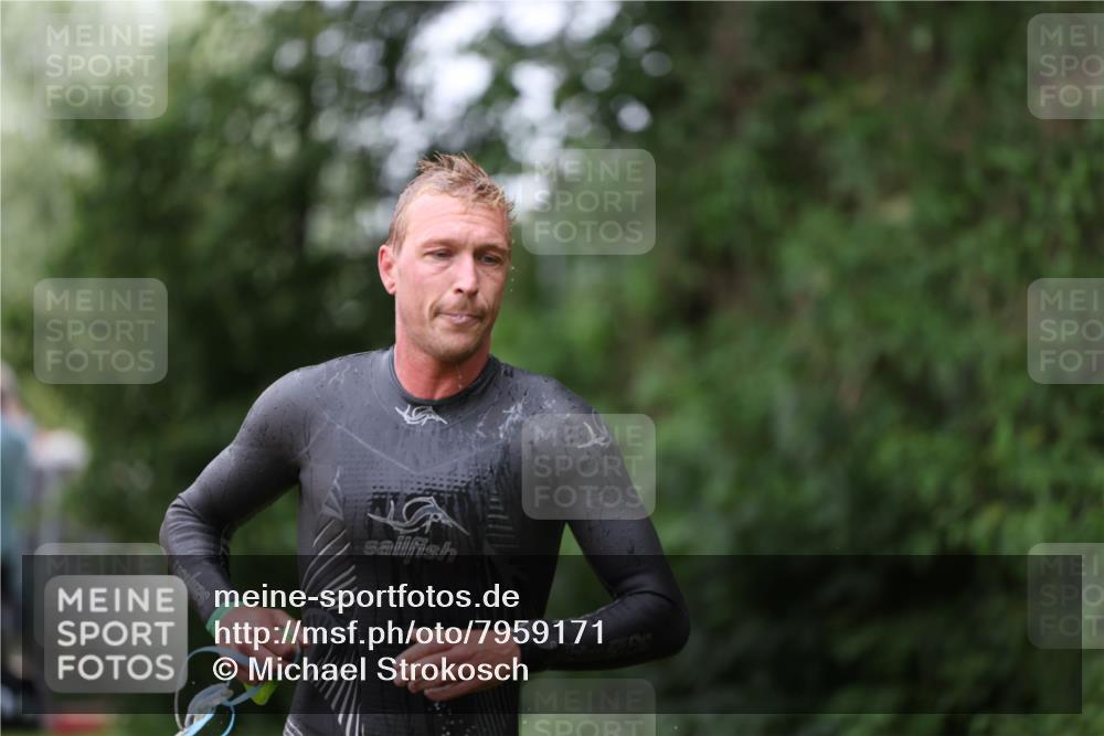 15.06.2025 - 7 Türme Triathlon Michael Strokosch http://msf.ph/oto/7959171 15.06.2025 12:07:35 Schwimmen 460, 618 meine-sportfotos.de