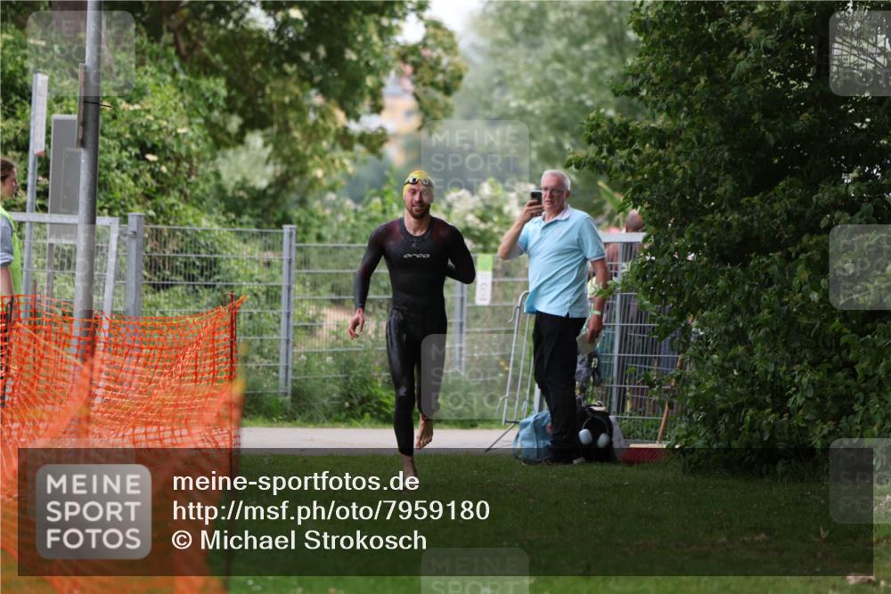 15.06.2025 - 7 Türme Triathlon Michael Strokosch http://msf.ph/oto/7959180 15.06.2025 12:07:37 Schwimmen 460, 618 meine-sportfotos.de