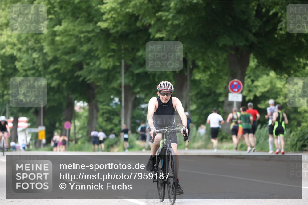 15.06.2025 - 7 Türme Triathlon Yannick Fuchs http://msf.ph/oto/7959187 15.06.2025 13:47:26 Radfahren 785, 1174 meine-sportfotos.de