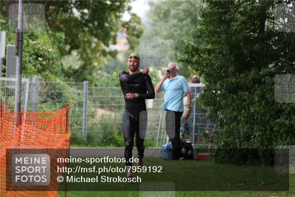 15.06.2025 - 7 Türme Triathlon Michael Strokosch http://msf.ph/oto/7959192 15.06.2025 12:07:38 Schwimmen 460, 618 meine-sportfotos.de