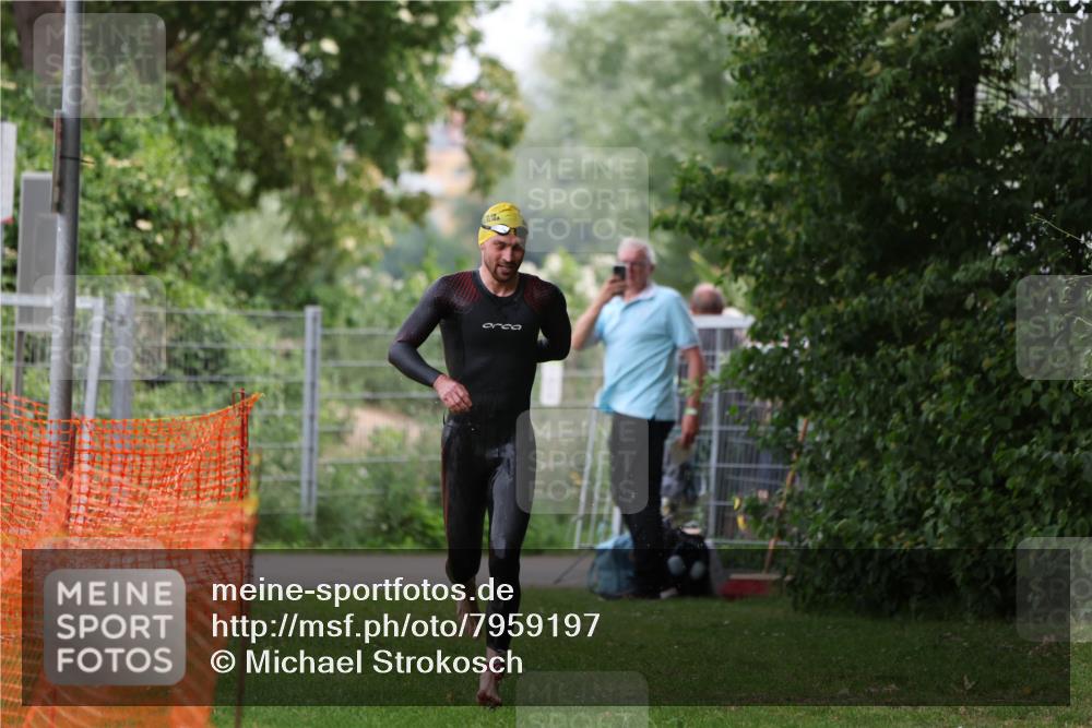 15.06.2025 - 7 Türme Triathlon Michael Strokosch http://msf.ph/oto/7959197 15.06.2025 12:07:38 Schwimmen 460, 618 meine-sportfotos.de