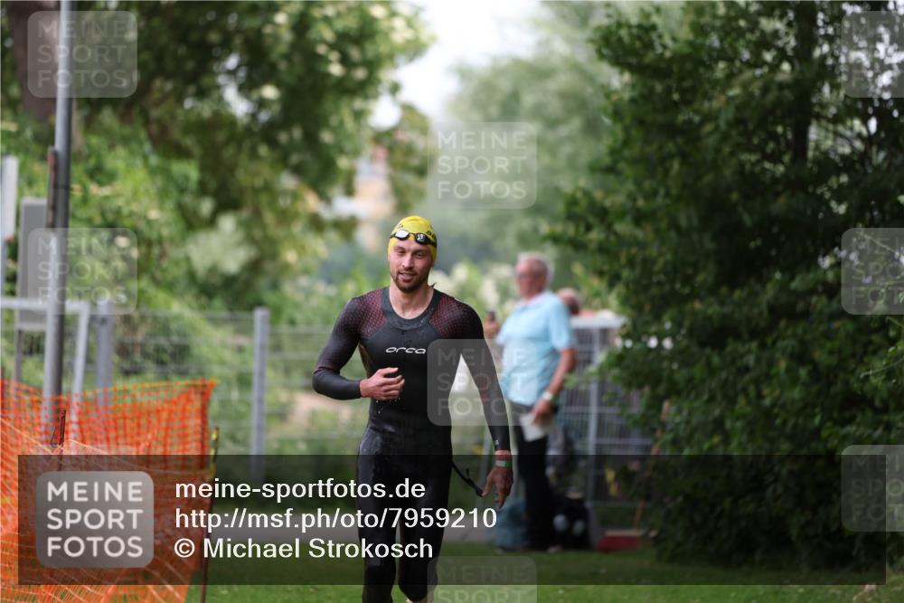 15.06.2025 - 7 Türme Triathlon Michael Strokosch http://msf.ph/oto/7959210 15.06.2025 12:07:39 Schwimmen 460, 618 meine-sportfotos.de