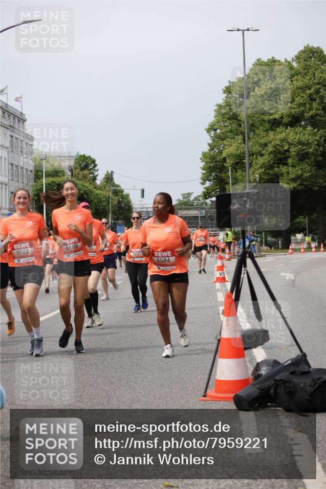15.06.2025 - REWE Women's Run Jannik Wohlers http://msf.ph/oto/7959221 15.06.2025 09:44:47 Laufen 5522, 5189, 200, 5653, 5584 meine-sportfotos.de