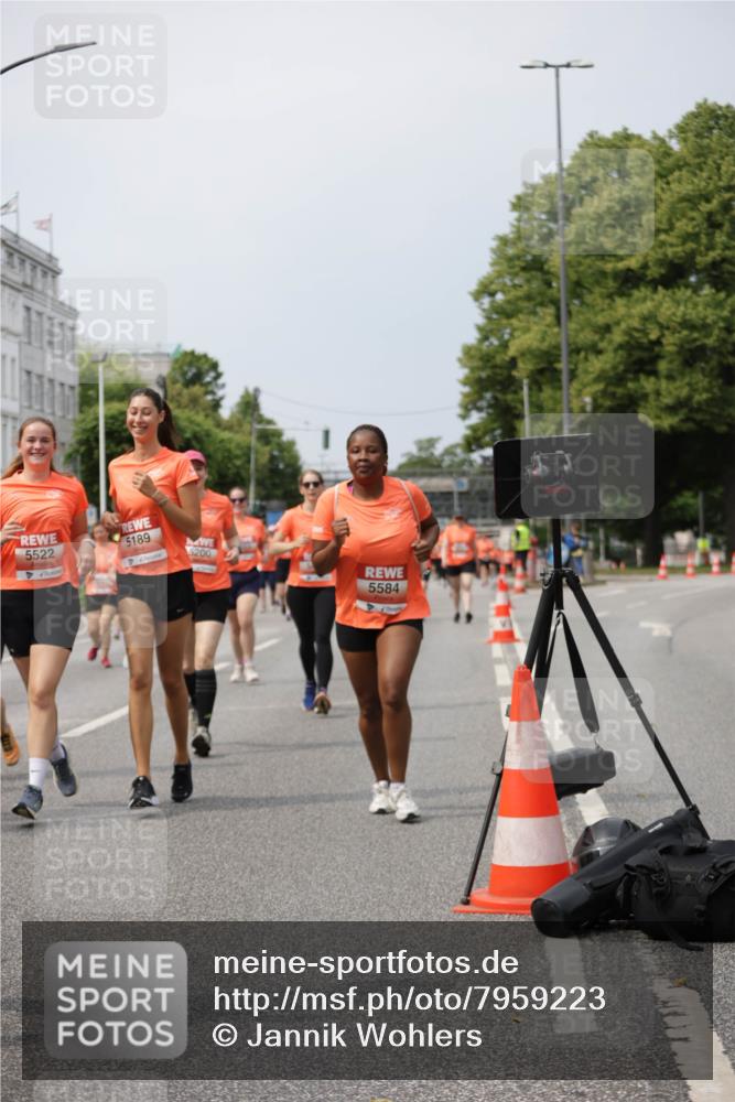 15.06.2025 - REWE Women's Run Jannik Wohlers http://msf.ph/oto/7959223 15.06.2025 09:44:47 Laufen 5189, 5584 meine-sportfotos.de