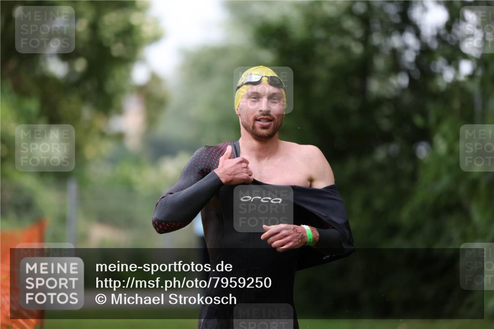 15.06.2025 - 7 Türme Triathlon Michael Strokosch http://msf.ph/oto/7959250 15.06.2025 12:07:42 Schwimmen 460, 618 meine-sportfotos.de