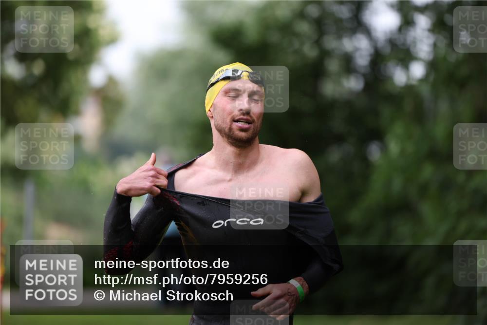 15.06.2025 - 7 Türme Triathlon Michael Strokosch http://msf.ph/oto/7959256 15.06.2025 12:07:42 Schwimmen 460, 618 meine-sportfotos.de