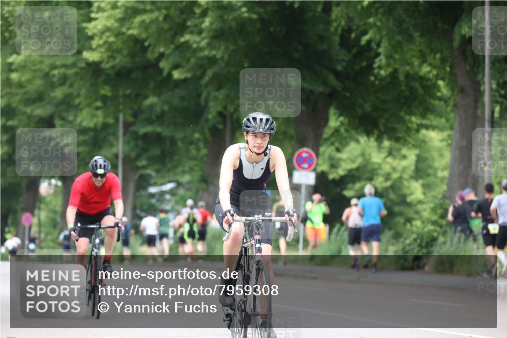 15.06.2025 - 7 Türme Triathlon Yannick Fuchs http://msf.ph/oto/7959308 15.06.2025 13:47:34 Radfahren 553, 809 meine-sportfotos.de