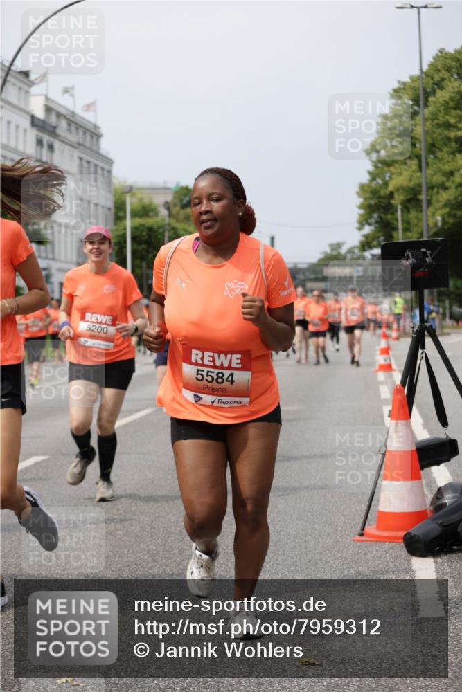 15.06.2025 - REWE Women's Run Jannik Wohlers http://msf.ph/oto/7959312 15.06.2025 09:44:49 Laufen 5200, 5584 meine-sportfotos.de