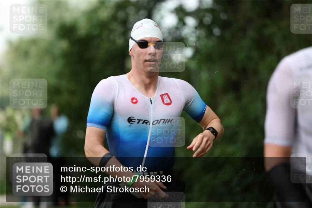 15.06.2025 - 7 Türme Triathlon Michael Strokosch http://msf.ph/oto/7959336 15.06.2025 12:09:04 Schwimmen 465, 505 meine-sportfotos.de