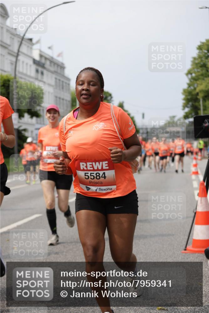 15.06.2025 - REWE Women's Run Jannik Wohlers http://msf.ph/oto/7959341 15.06.2025 09:44:49 Laufen 5584 meine-sportfotos.de