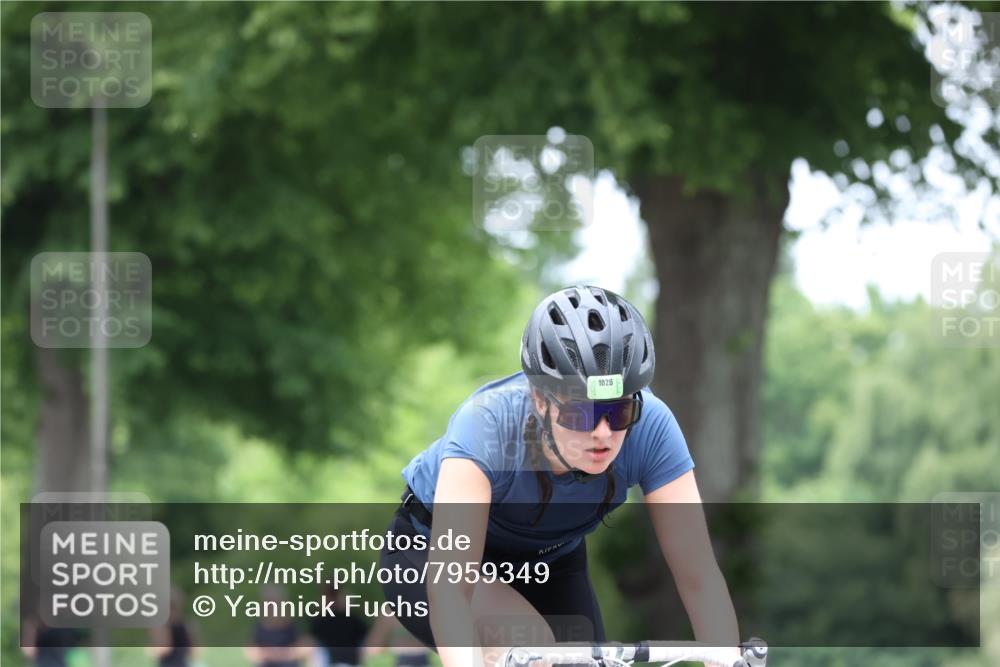 15.06.2025 - 7 Türme Triathlon Yannick Fuchs http://msf.ph/oto/7959349 15.06.2025 13:47:42 Radfahren 925, 1026, 1135 meine-sportfotos.de