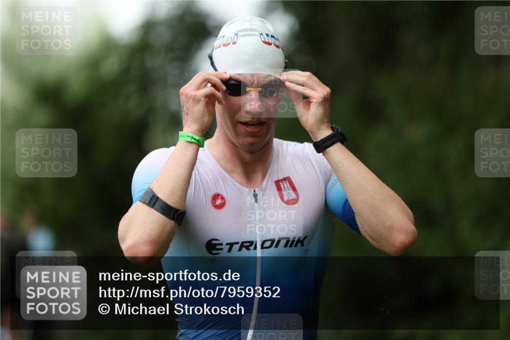 15.06.2025 - 7 Türme Triathlon Michael Strokosch http://msf.ph/oto/7959352 15.06.2025 12:09:04 Schwimmen 465, 505 meine-sportfotos.de