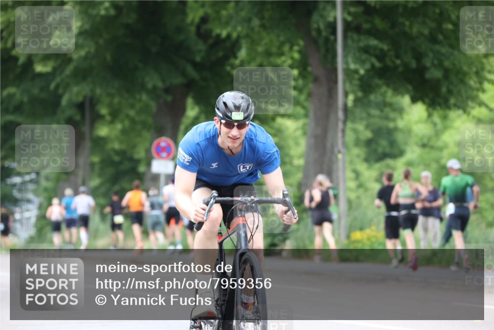 15.06.2025 - 7 Türme Triathlon Yannick Fuchs http://msf.ph/oto/7959356 15.06.2025 13:47:43 Radfahren 925, 1026, 1135 meine-sportfotos.de