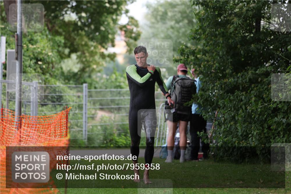 15.06.2025 - 7 Türme Triathlon Michael Strokosch http://msf.ph/oto/7959358 15.06.2025 12:09:37 Schwimmen 437 meine-sportfotos.de