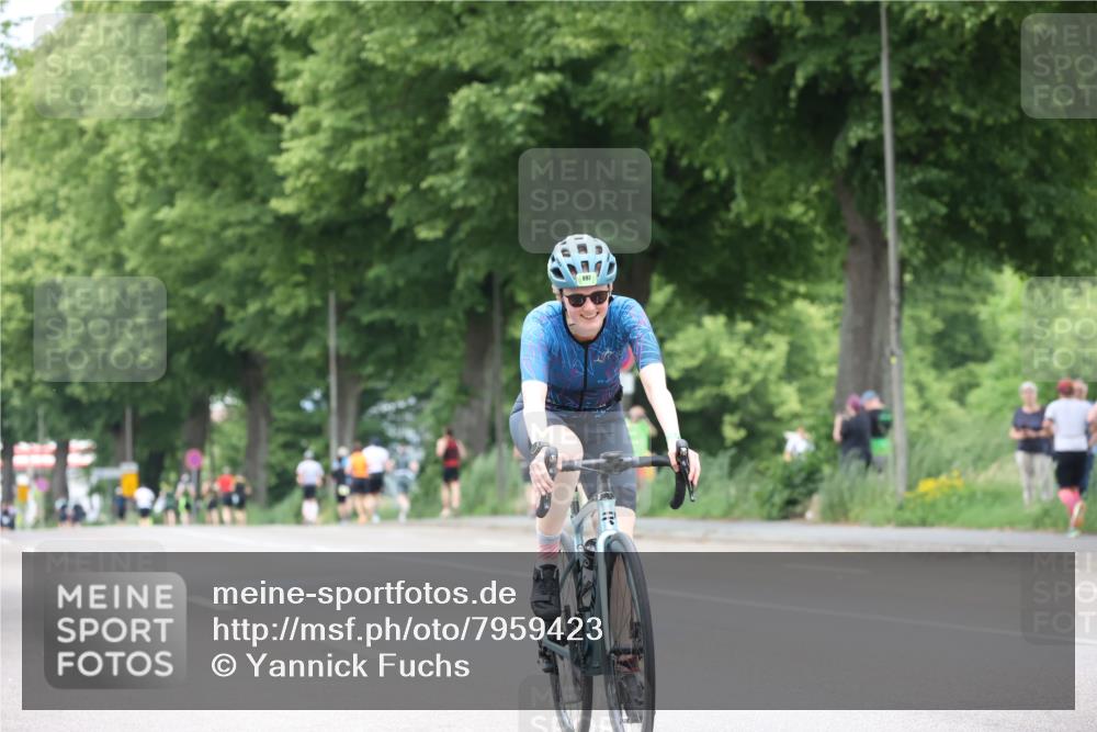 15.06.2025 - 7 Türme Triathlon Yannick Fuchs http://msf.ph/oto/7959423 15.06.2025 13:47:52 Radfahren 825, 897 meine-sportfotos.de