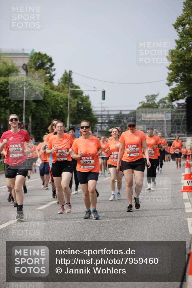 15.06.2025 - REWE Women's Run Jannik Wohlers http://msf.ph/oto/7959460 15.06.2025 09:44:54 Laufen 5688, 5325, 5630, 257, 5220, 5029 meine-sportfotos.de