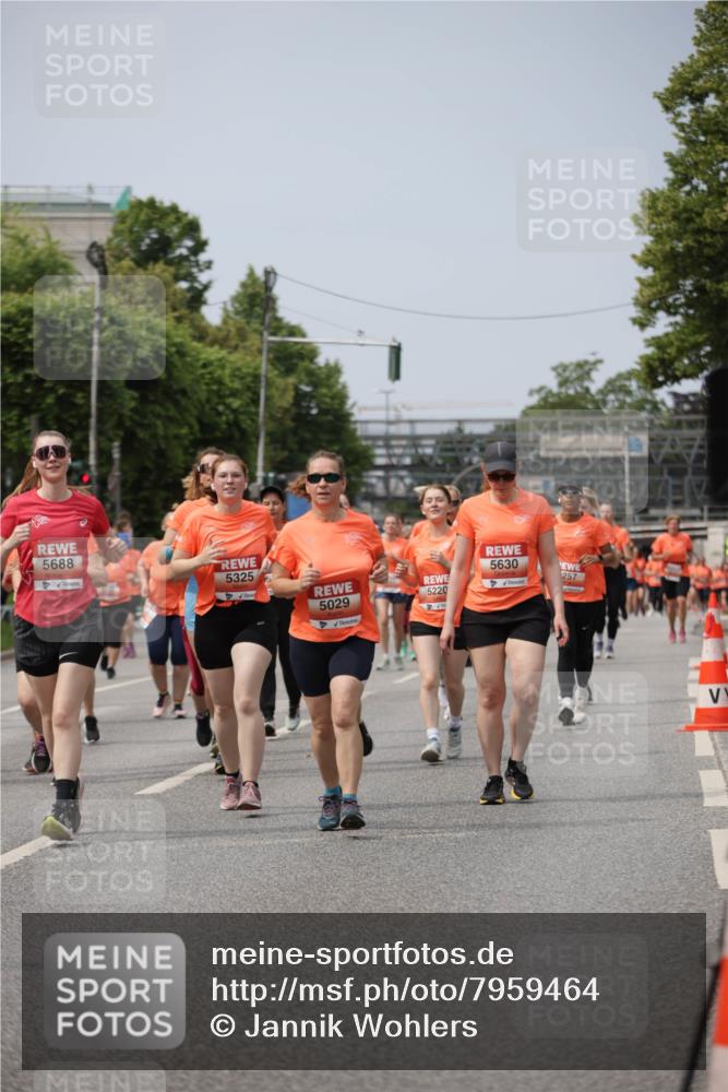15.06.2025 - REWE Women's Run Jannik Wohlers http://msf.ph/oto/7959464 15.06.2025 09:44:54 Laufen 5688, 5325, 5029, 5220, 5630, 257 meine-sportfotos.de