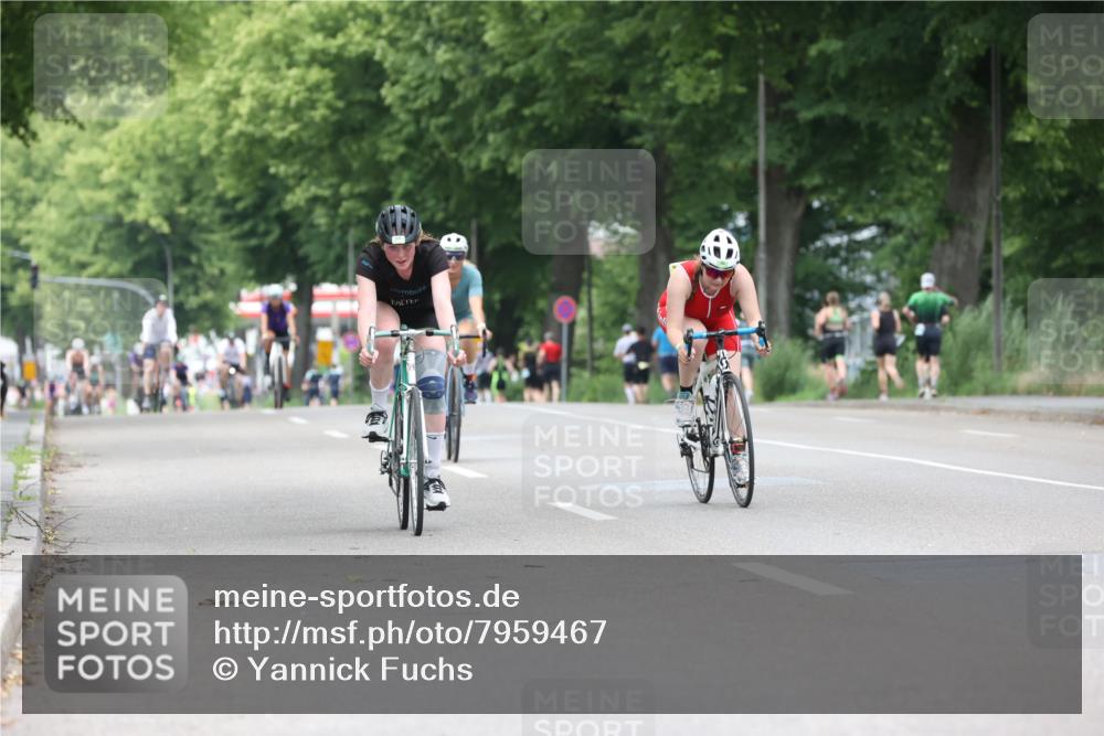 15.06.2025 - 7 Türme Triathlon Yannick Fuchs http://msf.ph/oto/7959467 15.06.2025 13:47:57 Radfahren 737, 825 meine-sportfotos.de
