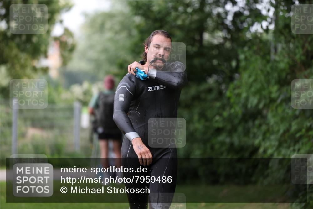 15.06.2025 - 7 Türme Triathlon Michael Strokosch http://msf.ph/oto/7959486 15.06.2025 12:10:01 Schwimmen 374, 410, 571, 602 meine-sportfotos.de