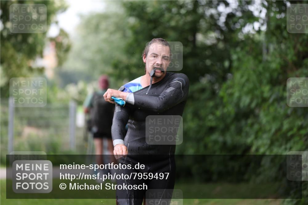 15.06.2025 - 7 Türme Triathlon Michael Strokosch http://msf.ph/oto/7959497 15.06.2025 12:10:01 Schwimmen 374, 410, 571, 602 meine-sportfotos.de