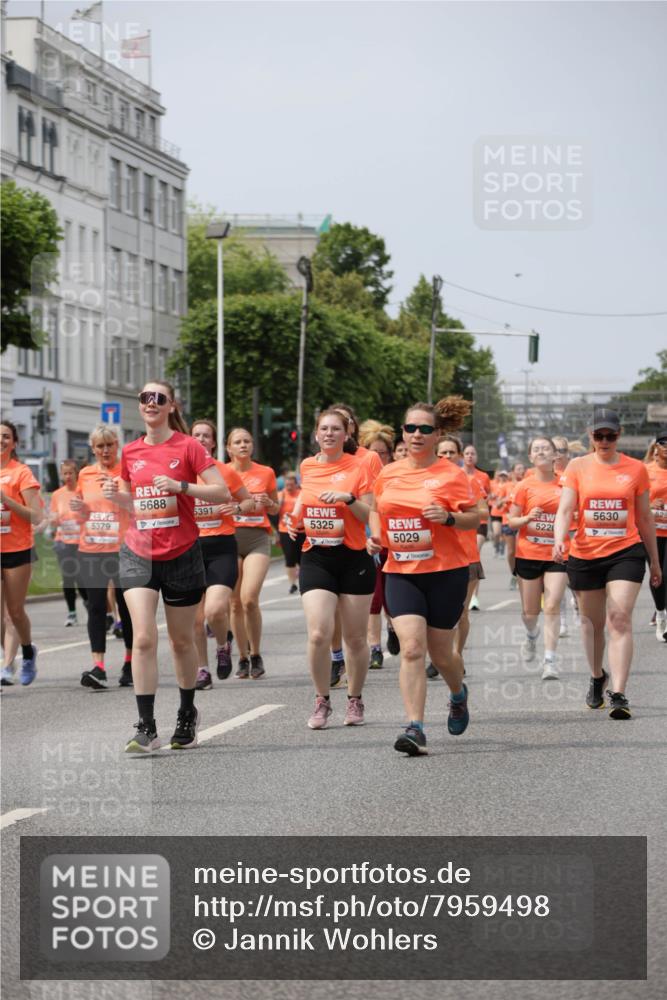 15.06.2025 - REWE Women's Run Jannik Wohlers http://msf.ph/oto/7959498 15.06.2025 09:44:55 Laufen 5379, 5688, 5391, 5325, 5029, 522, 5630 meine-sportfotos.de