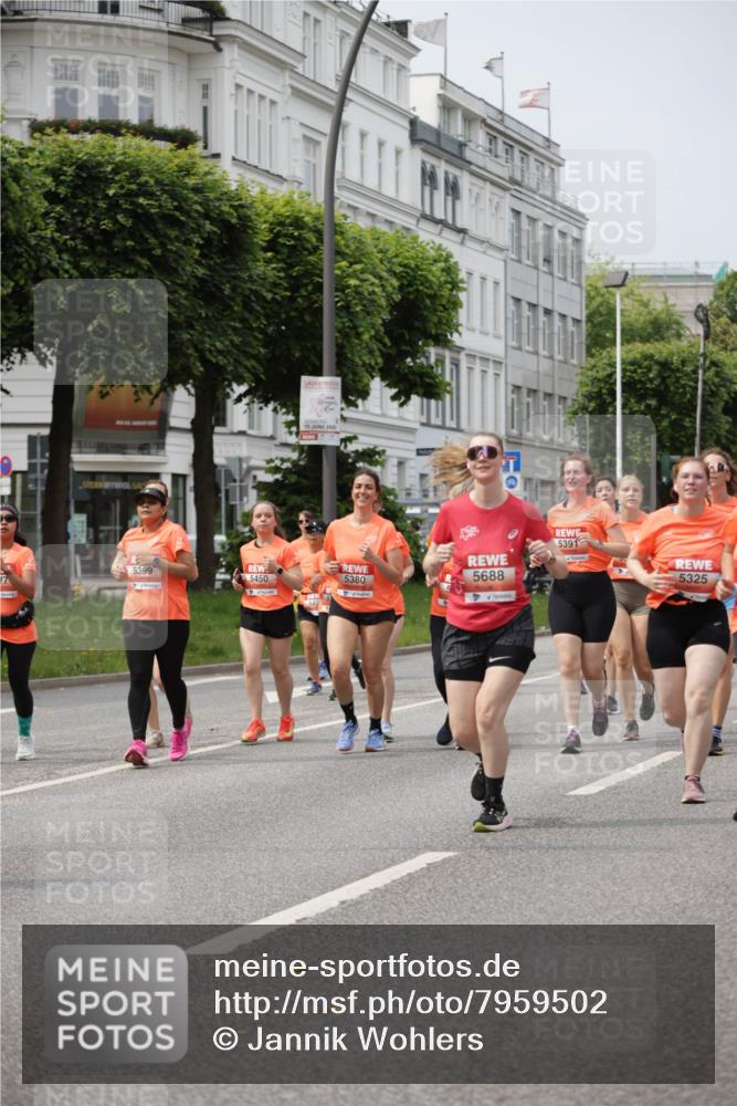 15.06.2025 - REWE Women's Run Jannik Wohlers http://msf.ph/oto/7959502 15.06.2025 09:44:55 Laufen 5399, 5450, 5380, 5391, 5688, 5325 meine-sportfotos.de