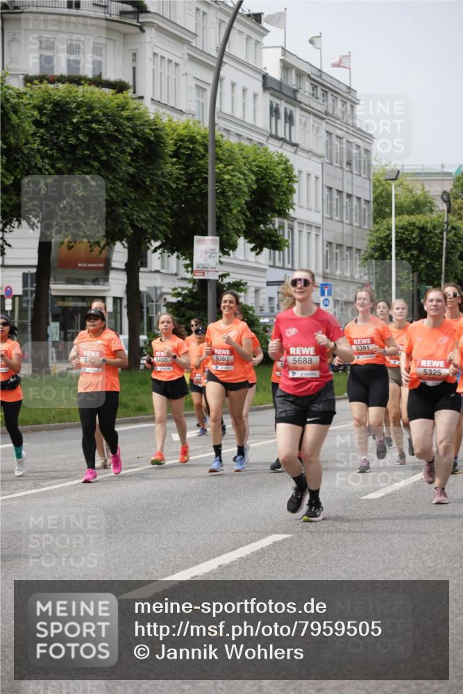 15.06.2025 - REWE Women's Run Jannik Wohlers http://msf.ph/oto/7959505 15.06.2025 09:44:55 Laufen 5, 2025, 5391, 53, 5380, 5450, 5688, 5325 meine-sportfotos.de