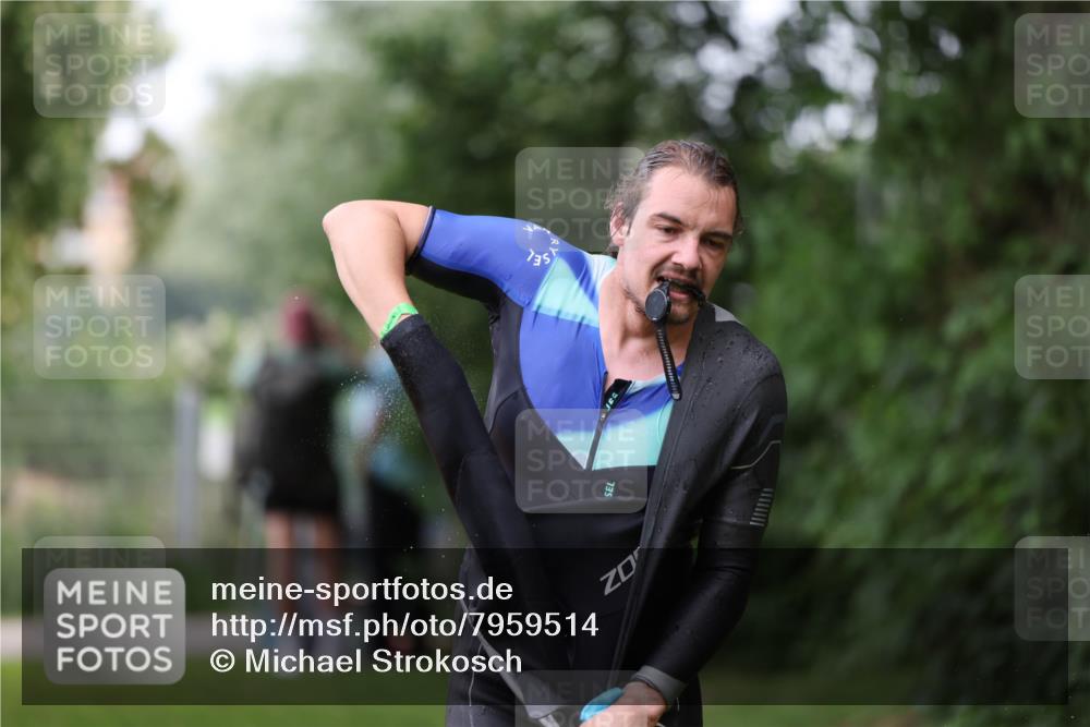 15.06.2025 - 7 Türme Triathlon Michael Strokosch http://msf.ph/oto/7959514 15.06.2025 12:10:01 Schwimmen 374, 410, 571, 602 meine-sportfotos.de