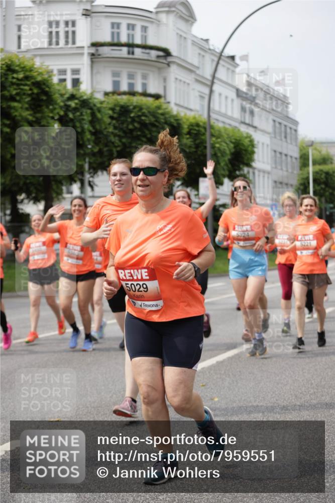 15.06.2025 - REWE Women's Run Jannik Wohlers http://msf.ph/oto/7959551 15.06.2025 09:44:58 Laufen 5383, 5029, 5324, 5221 meine-sportfotos.de