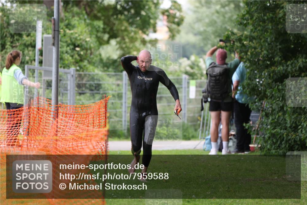 15.06.2025 - 7 Türme Triathlon Michael Strokosch http://msf.ph/oto/7959588 15.06.2025 12:10:09 Schwimmen 374, 410, 571, 602 meine-sportfotos.de