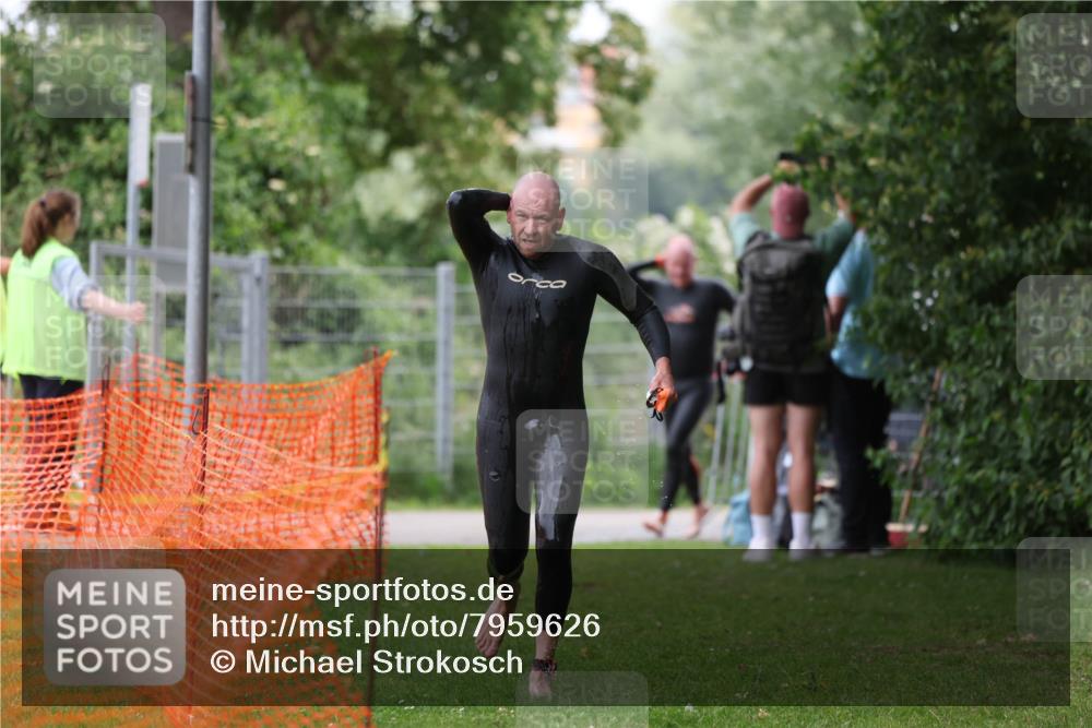 15.06.2025 - 7 Türme Triathlon Michael Strokosch http://msf.ph/oto/7959626 15.06.2025 12:10:09 Schwimmen 374, 410, 571, 602 meine-sportfotos.de
