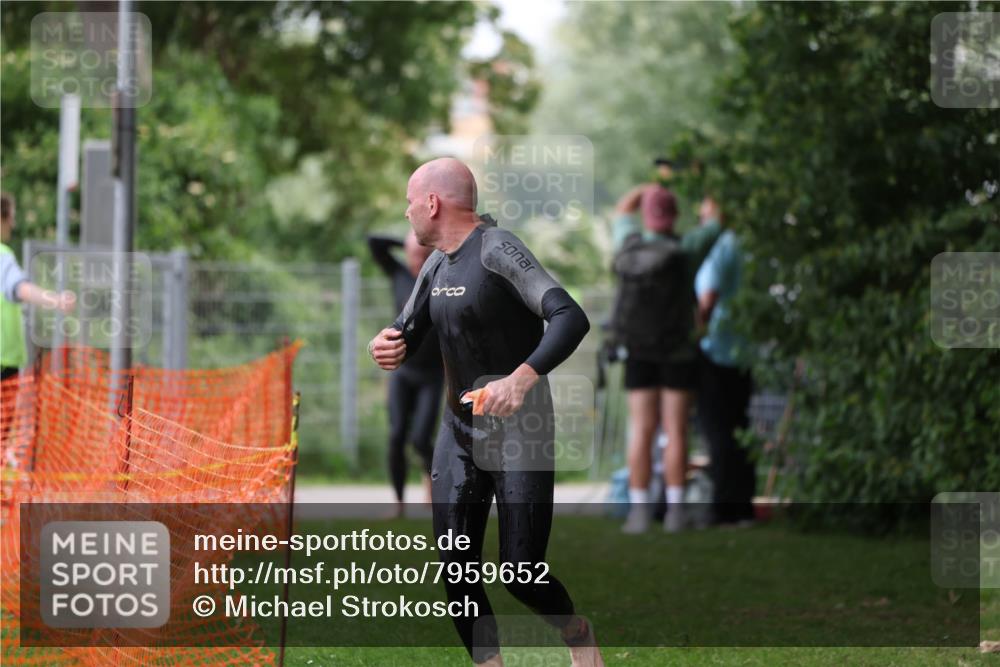 15.06.2025 - 7 Türme Triathlon Michael Strokosch http://msf.ph/oto/7959652 15.06.2025 12:10:10 Schwimmen 374, 410, 571, 602 meine-sportfotos.de