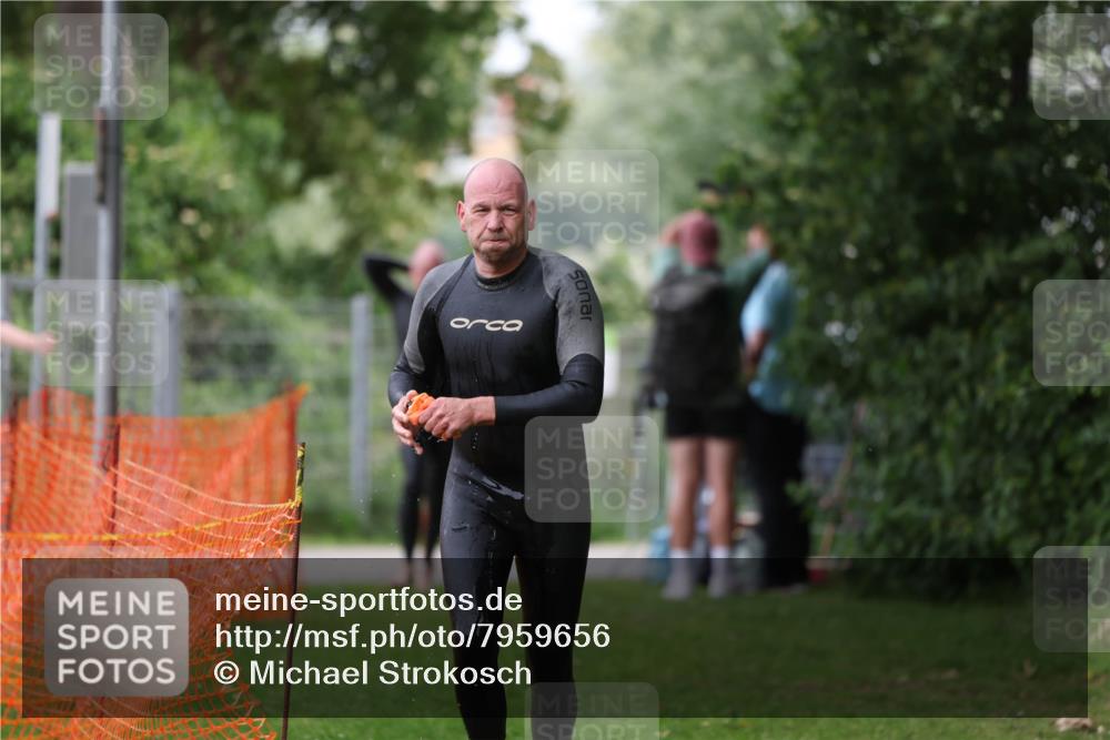 15.06.2025 - 7 Türme Triathlon Michael Strokosch http://msf.ph/oto/7959656 15.06.2025 12:10:11 Schwimmen 374, 410, 571, 602 meine-sportfotos.de
