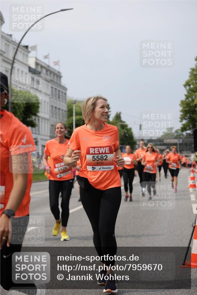 15.06.2025 - REWE Women's Run Jannik Wohlers http://msf.ph/oto/7959670 15.06.2025 09:45:03 Laufen 5429, 5582 meine-sportfotos.de