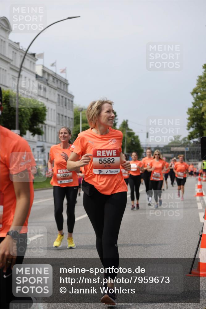 15.06.2025 - REWE Women's Run Jannik Wohlers http://msf.ph/oto/7959673 15.06.2025 09:45:03 Laufen 5429, 5582 meine-sportfotos.de