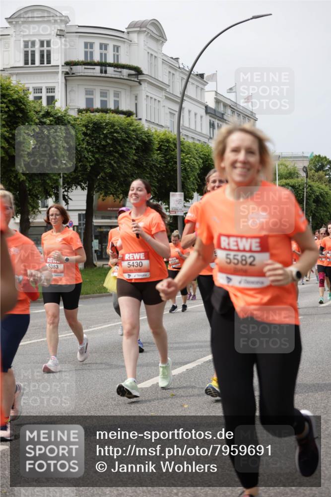 15.06.2025 - REWE Women's Run Jannik Wohlers http://msf.ph/oto/7959691 15.06.2025 09:45:04 Laufen 5383, 5430, 5191, 5582 meine-sportfotos.de