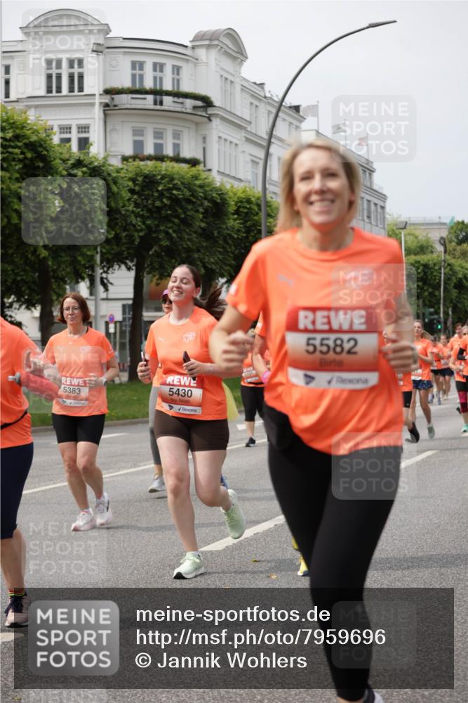 15.06.2025 - REWE Women's Run Jannik Wohlers http://msf.ph/oto/7959696 15.06.2025 09:45:04 Laufen 5383, 5430, 5191, 5582 meine-sportfotos.de