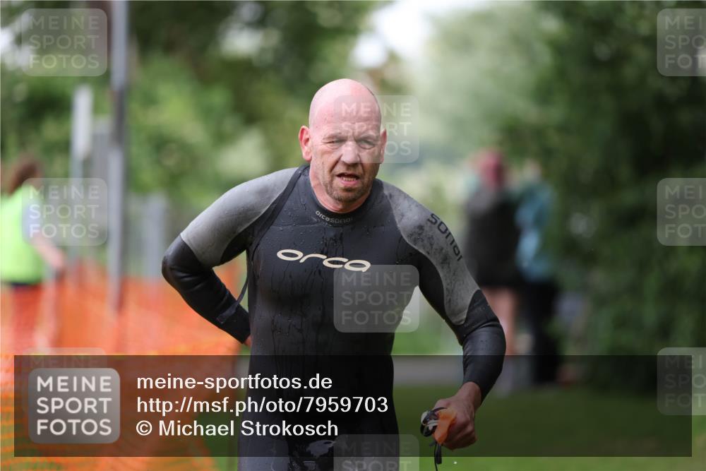 15.06.2025 - 7 Türme Triathlon Michael Strokosch http://msf.ph/oto/7959703 15.06.2025 12:10:13 Schwimmen 374, 410, 571 meine-sportfotos.de