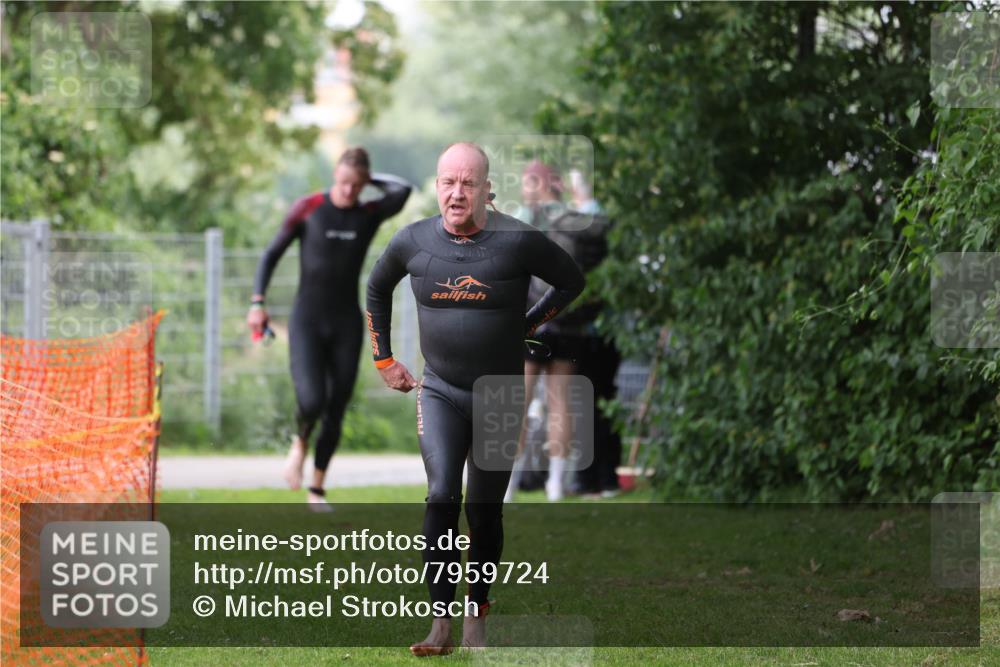 15.06.2025 - 7 Türme Triathlon Michael Strokosch http://msf.ph/oto/7959724 15.06.2025 12:10:15 Schwimmen 374, 410, 571 meine-sportfotos.de