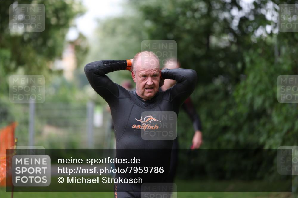 15.06.2025 - 7 Türme Triathlon Michael Strokosch http://msf.ph/oto/7959786 15.06.2025 12:10:18 Schwimmen 374, 410, 571 meine-sportfotos.de
