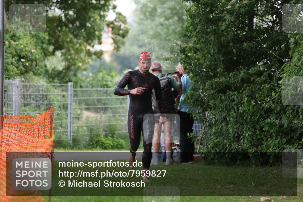 15.06.2025 - 7 Türme Triathlon Michael Strokosch http://msf.ph/oto/7959827 15.06.2025 12:10:45 Schwimmen 392, 399 meine-sportfotos.de