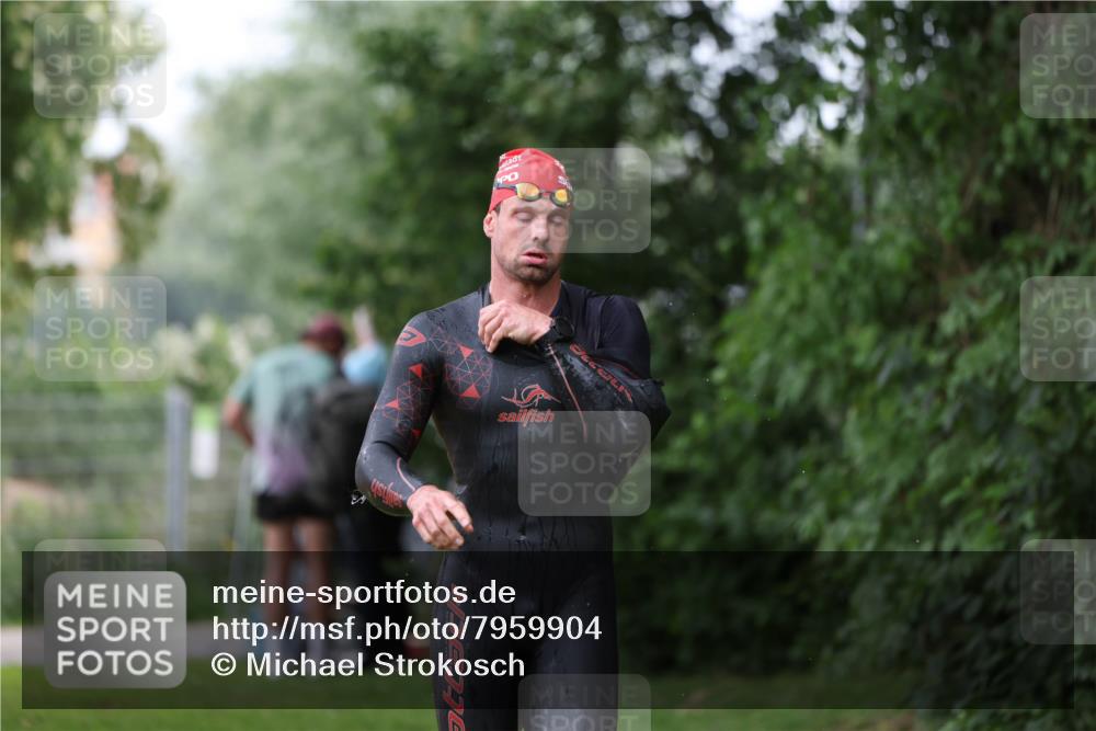 15.06.2025 - 7 Türme Triathlon Michael Strokosch http://msf.ph/oto/7959904 15.06.2025 12:10:47 Schwimmen 392, 399, 611 meine-sportfotos.de