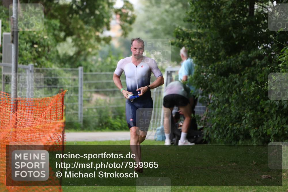15.06.2025 - 7 Türme Triathlon Michael Strokosch http://msf.ph/oto/7959965 15.06.2025 12:10:57 Schwimmen 392, 611 meine-sportfotos.de