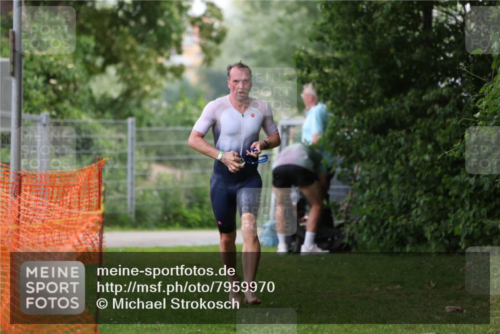 15.06.2025 - 7 Türme Triathlon Michael Strokosch http://msf.ph/oto/7959970 15.06.2025 12:10:57 Schwimmen 392, 611 meine-sportfotos.de