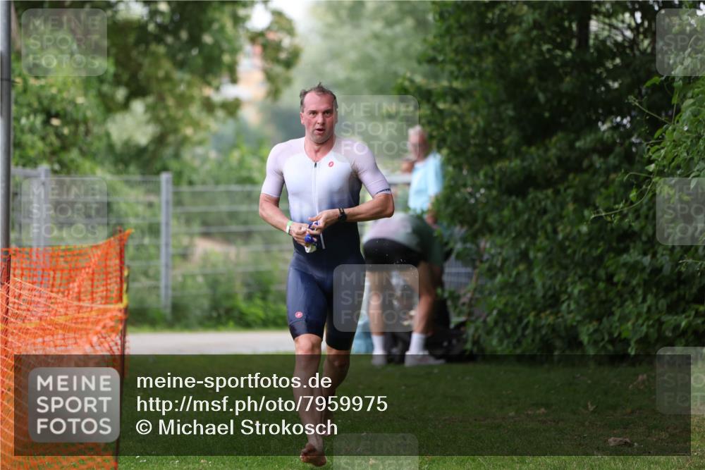 15.06.2025 - 7 Türme Triathlon Michael Strokosch http://msf.ph/oto/7959975 15.06.2025 12:10:57 Schwimmen 392, 611 meine-sportfotos.de